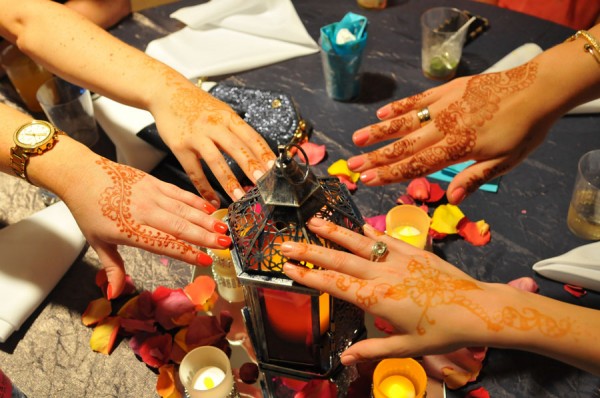 hands with henna picture