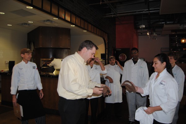 Image of Erik Larson welcomes Quince Orchard High School Students Sharpen Culinary Students to Not Your Average Joes