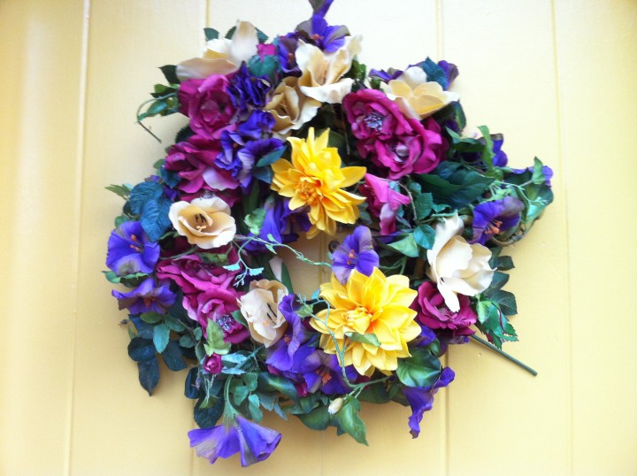 photo door wreath