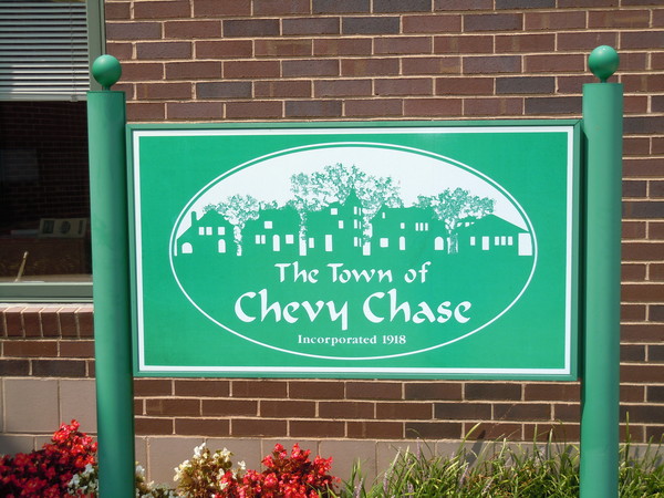 photo The Town of Chevy Chase sign
