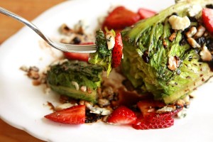 TKBlog-Grilled-Salad-Strawberry-Balsamic-Reduction-12