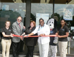 photo of Pet Valu employee, Potbelly; Mayor Sidney Katz, City of Gaithersburg Mayor; Erica Zuhlke, Pet Valu Manager; Colette Releford, The Gazette & GGCC Board Member; Spot, Pet Valu Mascot and Pet Valu employee at the Gaithersburg-Germantown Chamber conducted Ribbon Cutting Ceremony for Pet Valu in Gaithersburg on June 27, 2014.