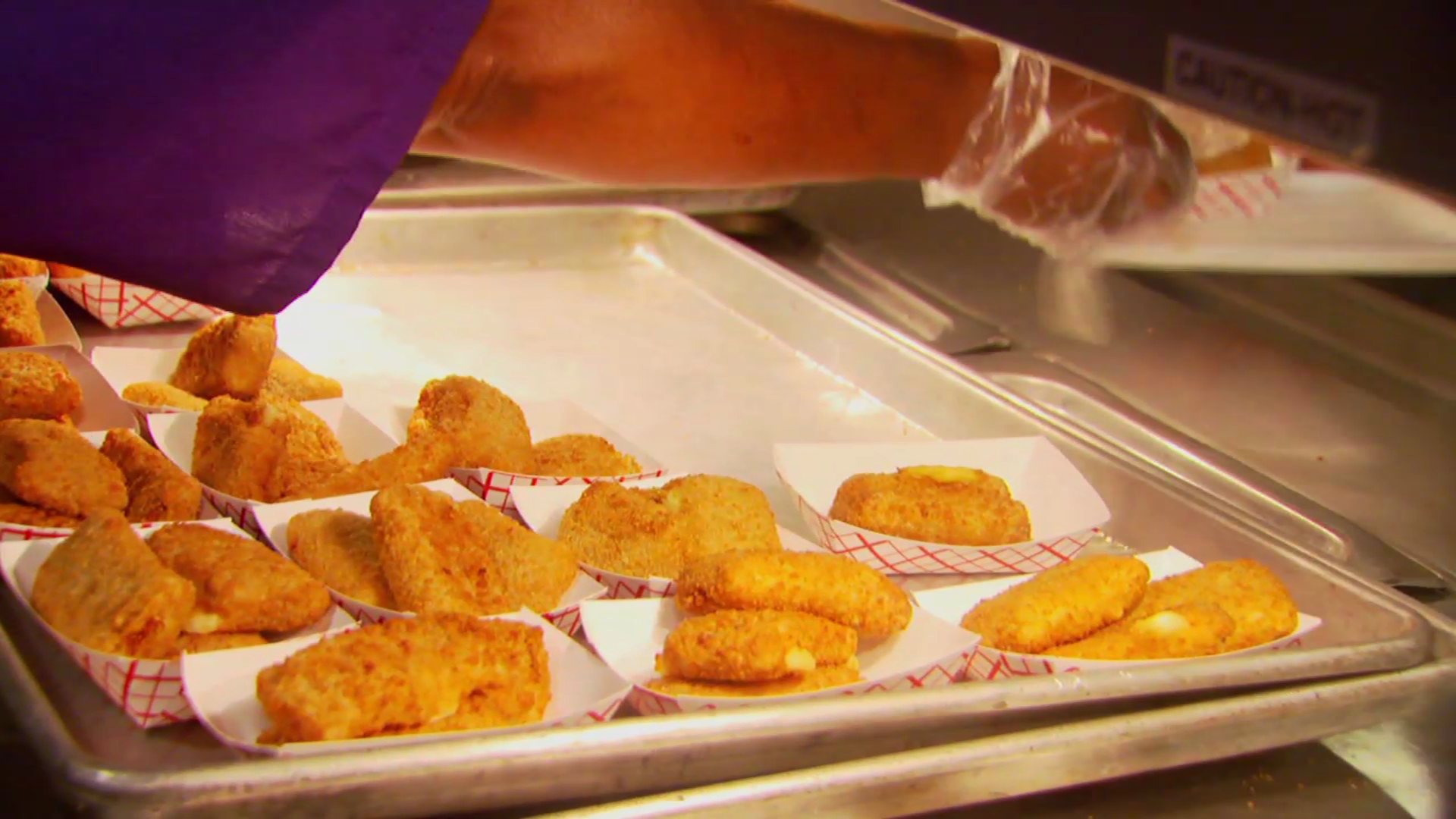 photo of school cafeteria serving food