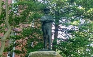 Confederate soldier monument 450x280