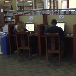 rockville library patrons using the computers featured.fw