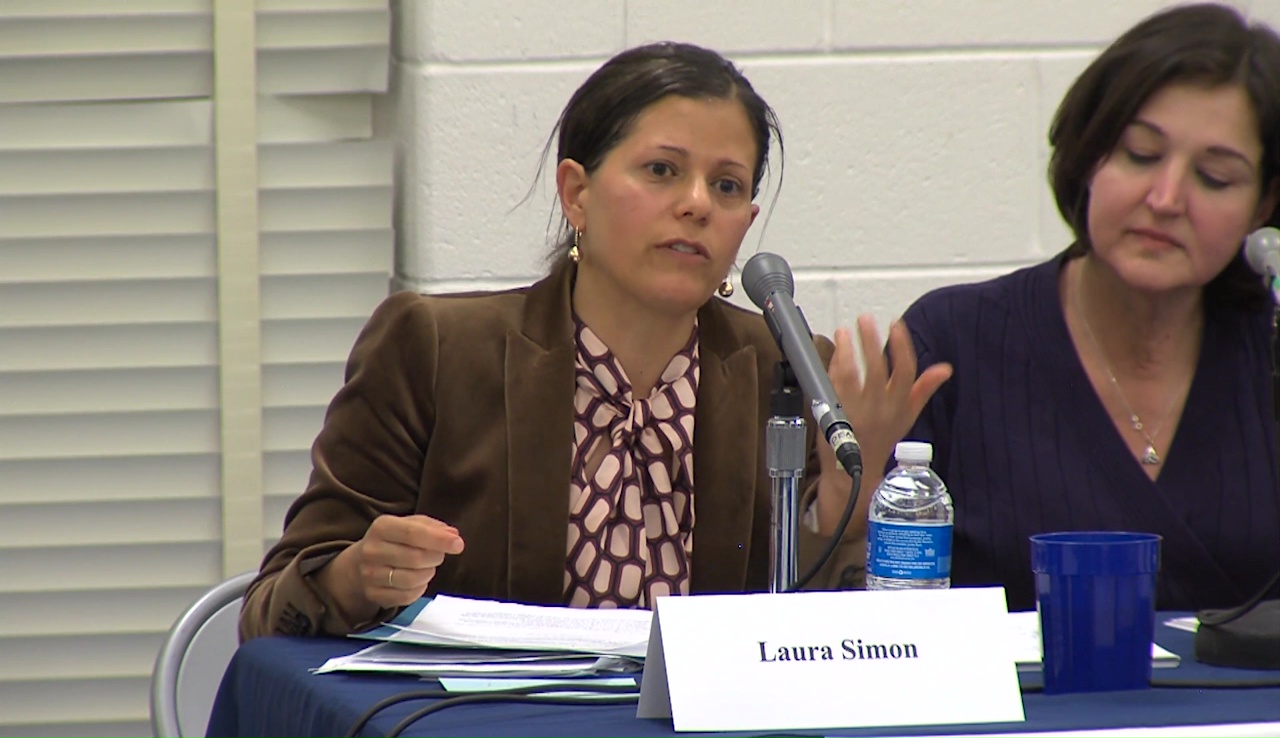 Photo of Laura Simon