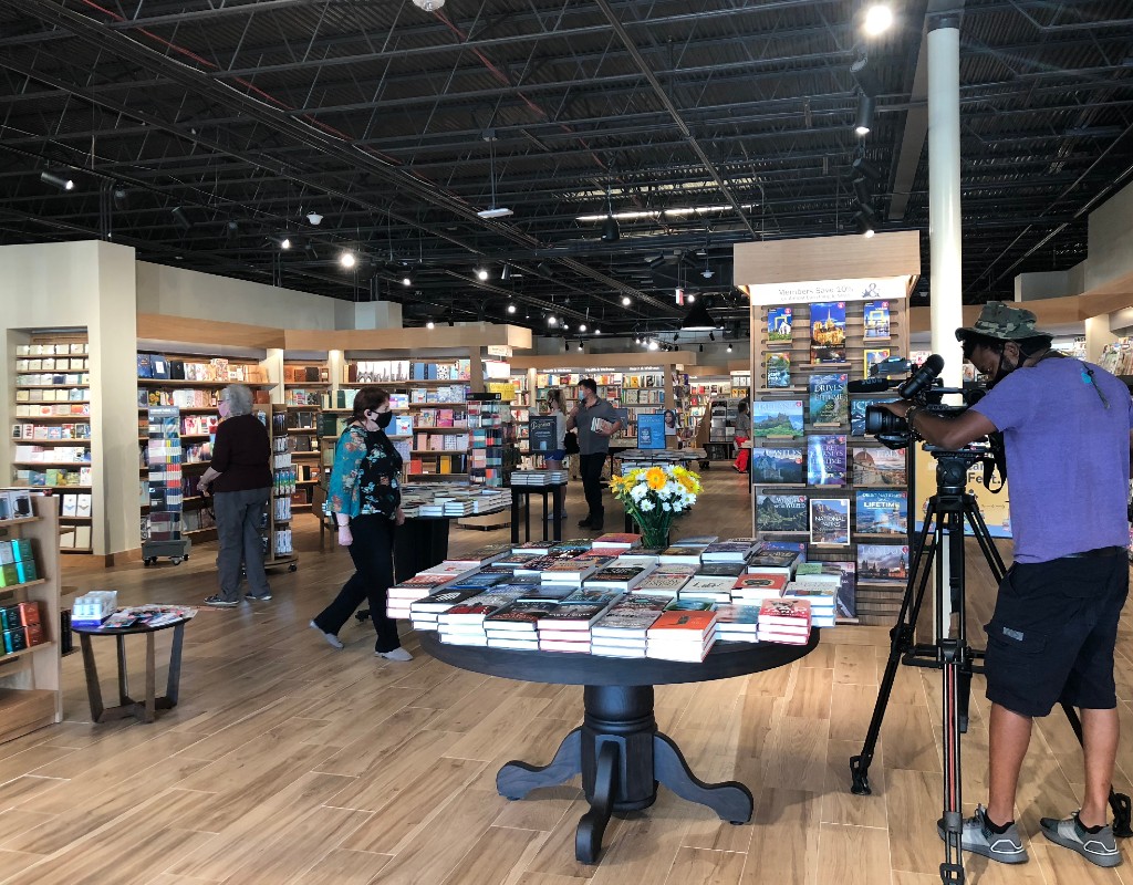 Barnes & Noble Opens New Chapter a Mile Away From Old ...